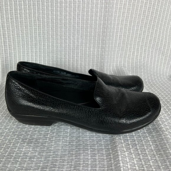 Dansko 40 Loafer Shoes Womens 9.5-10 Olivia Black Leather Slip On Wedge Embossed - Picture 2 of 13
